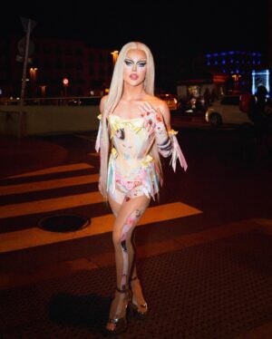 Kam Hugh Instagram - 🌟TE QUIERO🌟
———
Madrid i had such a blast last week thank you for everything @lalolitabanana @martacarinomadrid @venenomadrid
——
📸 @satnof_ 
👗 @ladymissboo and print by @franciscoterra ⭐️
——
#dragqueen #madrid #drag #dragrace #dragracefrance