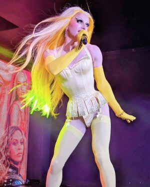 Kam Hugh Instagram - 💫ROCKSTAR RIGHT💫
——
My yellow era !
The (in)famous banana corset
——
OUTFIT @ladymissboo
PIC @ranobrac,  @jolenelivepics , @mermaidofagrabah
#drag #dragqueen #makeup #drf #dragrace