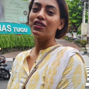 Kamakshi Bhaskarla Instagram - Memories from 🇮🇩Indonesia. 
Not everything that gives us happiness has to be glamorous! 
. 
. 
. 
. 
. 
. 
. 
. 
#travel #traveler #actor #doctor #human #real #imperfect 
Would you live in a ⛵boat in the middle of the 🌊sea for 2 days! Just like i did!