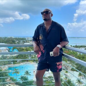 Kamaru Usman Instagram - Ah ah See vacation vibes 🔥😁🔥😎 @youngla 

Code: NIGHTMARE