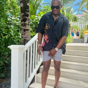 Kamaru Usman Instagram - Ah ah See vacation vibes 🔥😁🔥😎 @youngla 

Code: NIGHTMARE
