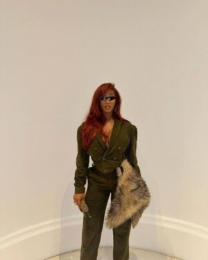 Kamille Instagram - A NIGHT AT THE MUSEUM 🌌 #LFW #FROW dressed in the incredible @labrumlondon 🖤 Such a beautiful collection 🖤🖤🖤