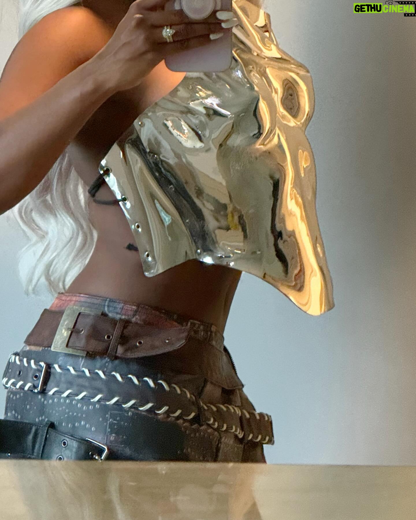 Kamille - 6.9K Likes - Self affirmation: I’m not a one-in-a-million kinda girl. I’m a once in a lifetime kinda woman. 🪐🩶⚡️giving u Targaryen energyyyyy bcos this House of the Dragon is captivating meeee