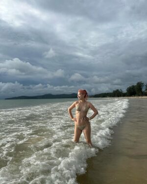 Kanako Takatsuki Instagram - in Phuket 🇹🇭🌊
雨季だから降ったり止んだりだったけど
海に行ったときは太陽☀️がチラチラ照らしてくれて
とっても気持ちよかった🙏🌊

#夏休み #phuket #thailand #🇹🇭
#海の日