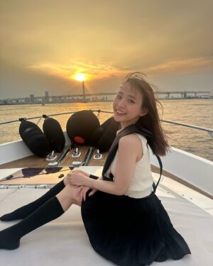 Kanami Takasaki Instagram - 昨日はお仕事の関係者の方にお招き頂いて、横浜の花火大会を見にクルーズ船に乗ったよ🚢
花火綺麗すぎた✨

Photo by じゅんちゃん @jun.amaki 🌸💓