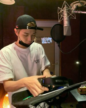 Kang Daniel Instagram - 안녕하세요, 강다니엘입니다.
올해도 벌써 반이나 흘렀네요. 날씨가 부쩍 더워진 만큼 시간이 참 빠름을 실감합니다.

지난 5년이라는 시간 동안 저에게 울타리가 되어주고 또 한편으로는 책임감을 배우게 해주었던 커넥트와의 여정이 막을 내렸습니다.

그동안 함께 울고 웃으며 커넥트를 이끌어가주셨던 모든 임직원 여러분과 관계자분들에게 정말 감사하다는 말을 드리고 싶습니다. 이 마음 잊지 않겠습니다.

좋지 않은 소식과 함께 지난 여정을 마무리하게 되어 아쉽고 애석한 마음이지만, 지금껏 늘 그랬듯이 묵묵히 열심히 헤쳐나가 보려고 합니다. 이 또한 더 나은 미래를 위해 많이 고민하는 시간이 되도록 하겠습니다.

그리고 지금 누구보다 절 생각해 주시고 계실 우리 다니티! 
저는 앞으로도 한결같이 강다니엘로서 여러분 곁에 있겠습니다. 빠른 시일 내에 좋은 소식 들려드릴 수 있도록 노력할 테니 너무 걱정하지 말고 밥 잘 챙겨 먹고 있어요!
감사합니다.