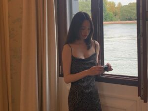 Kang Min-kyung Instagram - 🌹 베니스 첫 날, 분위기 잡아보려고 했는데 난 안되나봐..