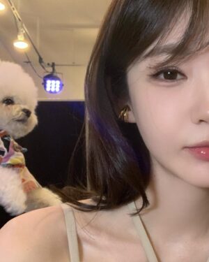 Kang Min-kyung Instagram - 이르케 지내구 있어효 🐣 근데 날씨 진짜 주기까..