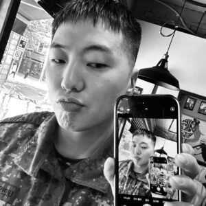 Kang Seung-yoon Instagram - 동네 바버형 김지수씨🫡
