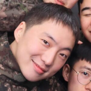 Kang Seung-yoon Instagram - 병장(진) 강승윤 근황🫡