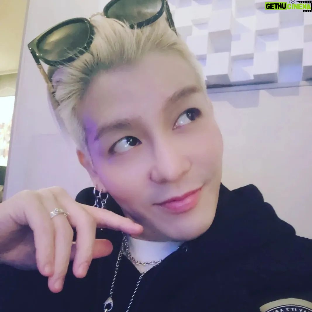 Kang Sung-hoon - 16.3K Likes - 🤳selfie