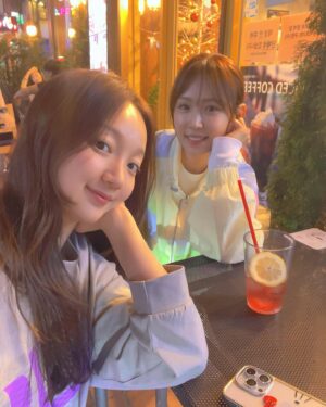 Kang Ye-won Instagram - 운동친구랑🩷
바람부니 좋다아