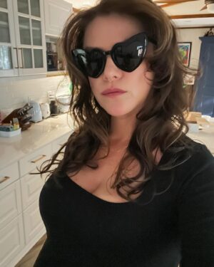 Kaniehtiio Horn Instagram - July was full. There was some great news, lots of chilling and family time, but me and my Jenny bestie also lost our childhood friend. 
Grief is new to me and I’m navigating it best I can while also being full on pregs. I’m so grateful for my family, my Jenny and cousins and my boyz making me smile and laugh all day. They’re such good medicine. 
Don’t leave your friends on ‘read’. Remind them you love them even if they piss you off occasionally. 
🖤🖤