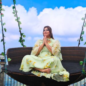 Kanisha Malhotra Instagram - A conversation between me & god at the moment depicted in three pictures👇

1.)Dear god, I am trying to look into my reflection & working on my shortcomings.

2.) I am looking into the right direction 

3.) Acha sorry koi galti hogyi toh maaf kardo. Aao maandvali(settlement) karlete hai pleej 🙏

[Sunday, God, Spiritual Awakening, Gods Plan]

#sunday #god #spiritual #spiritualawakening #conversationwithgod #spirituality #godsplan #godchild #algorithms #healing #mahadev