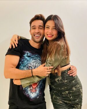 Karan Sharma Instagram - With you everyday is new adventure my love ❤️🤗 .
.
.
.
#poojasingh #karansharma #love 
.
#trending #srk #salmankhan #life