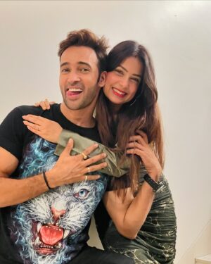 Karan Sharma Instagram - With you everyday is new adventure my love ❤️🤗 .
.
.
.
#poojasingh #karansharma #love 
.
#trending #srk #salmankhan #life