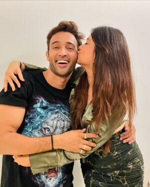 Karan Sharma Instagram - With you everyday is new adventure my love ❤️🤗 .
.
.
.
#poojasingh #karansharma #love 
.
#trending #srk #salmankhan #life