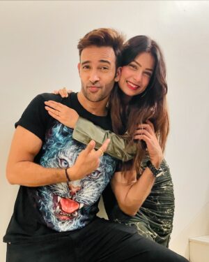 Karan Sharma Instagram - With you everyday is new adventure my love ❤️🤗 .
.
.
.
#poojasingh #karansharma #love 
.
#trending #srk #salmankhan #life