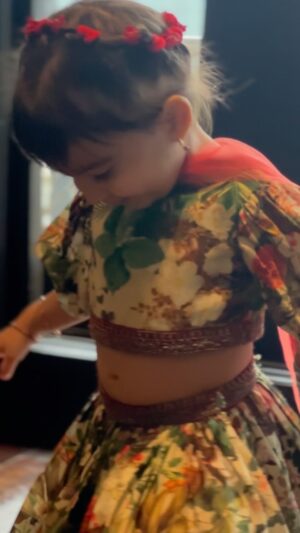 Karan Singh Grover Instagram - 20 months already 🩷🧿🙏
Durga Durga 🙏
#choosingsunshine #choosinghappiness 

Devi wearing the cutest outfit  made by her Rocky Mamu @rockystar100 🩷🧿 Lucky girl 🩷🧿