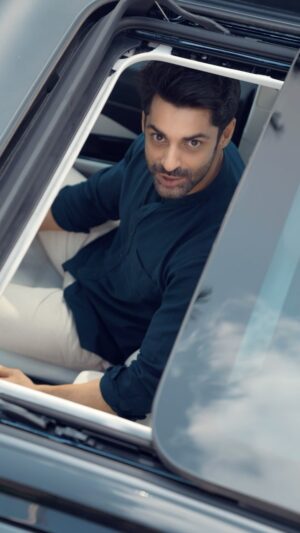 Karan Wahi Instagram - If I can be a multi-talented artist, why shouldn’t my car be multi-functional? And my choice is the Mahindra XUV 3XO. A new age SUV full of features and luxury. Truly a multipotentialite like me! 🤟

#MahindraXUV3XO #DriveInStyle #EverythingYouWantAndMore #The3XFactor #Ad