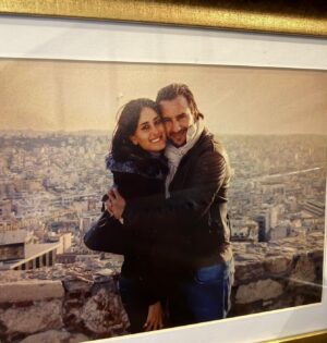 Kareena Kapoor Instagram - happy birthday to the love of my life ❤️

parthenon 2007 
parthenon 2024
who would have thought?🌈🥰
as they say must keep growing 😇🤣which we did and quite well…