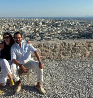 Kareena Kapoor Instagram - happy birthday to the love of my life ❤️

parthenon 2007 
parthenon 2024
who would have thought?🌈🥰
as they say must keep growing 😇🤣which we did and quite well…