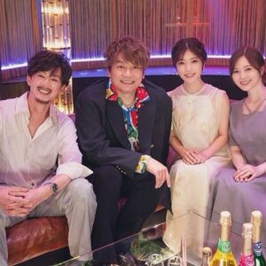 Karen Miyama Instagram - 7/23(火)23：00〜
NHK総合『 #ワルイコあつまれ 』
ケミカルドラマに出演します☺︎

小さい頃からバラエティで何度もお世話になった香取慎吾さん。
初めてお芝居でご一緒できて光栄でした。
不思議と癒される、周りに変な緊張感を与えない、やはりすごい方です。
コントといえば香取さん。
ケミカルドラマはコントではないんですけど(笑)絶妙な加減でコメディ色の強い香取さんのキャラクターが見どころです。

そして白石麻衣さんとはなんと姉妹役です。
お話してると意外と共通点があり、嬉しい！
恐縮ですがカメラ越しに観ていたスタッフさんからは似てるとの声も…💭

お楽しみに💛