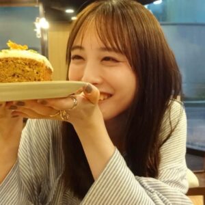 Karen Otomo Instagram - ねえ！
ラッキーだよ、また土用の丑の日だよ！

土用の丑の日が年に一度じゃないことを、毎度忘れてしまいます。

自分は忘れるタイプであると素直に認め、土用の丑の日も、日々の勉強も繰り返し繰り返しやっていくしかないですねえ。

美味しかったよ、お外ご飯。
な、写真たち。

《今週の予定》
8月5日(月)
・17:10〜FM GUNMA「flower pot」
・19:00〜テレビ朝日「旅好き1万人&旅のプロが選ぶ!涼しい観光名所総選挙」
・22:00〜Abema「今日、好きになりました。」

8月6日（火）
・16:30〜福岡放送「めんたいワイド」生放送
・19:00〜FBS YouTube「ボイスマ」生配信

8月7日（水）
・15:15〜FM福岡「DIG!!!!!!!!FUKUOKA」生出演
・16:30〜LOVE FM「musicx serendipity」生出演

8月10日(土)
・TVQ「ちょっと福岡行ってきました」
果穂ちゃんとロケしてきました❤️‍🔥

8月11日（日）
・11:20～「D'sCafe supported by ディズニー★JCBカード」

今週はラジオと生放送たっぷりです☺️
お衣装写真は後ほどまとめて載せますね~✨