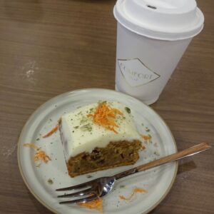 Karen Otomo Instagram - ねえ！
ラッキーだよ、また土用の丑の日だよ！

土用の丑の日が年に一度じゃないことを、毎度忘れてしまいます。

自分は忘れるタイプであると素直に認め、土用の丑の日も、日々の勉強も繰り返し繰り返しやっていくしかないですねえ。

美味しかったよ、お外ご飯。
な、写真たち。

《今週の予定》
8月5日(月)
・17:10〜FM GUNMA「flower pot」
・19:00〜テレビ朝日「旅好き1万人&旅のプロが選ぶ!涼しい観光名所総選挙」
・22:00〜Abema「今日、好きになりました。」

8月6日（火）
・16:30〜福岡放送「めんたいワイド」生放送
・19:00〜FBS YouTube「ボイスマ」生配信

8月7日（水）
・15:15〜FM福岡「DIG!!!!!!!!FUKUOKA」生出演
・16:30〜LOVE FM「musicx serendipity」生出演

8月10日(土)
・TVQ「ちょっと福岡行ってきました」
果穂ちゃんとロケしてきました❤️‍🔥

8月11日（日）
・11:20～「D'sCafe supported by ディズニー★JCBカード」

今週はラジオと生放送たっぷりです☺️
お衣装写真は後ほどまとめて載せますね~✨