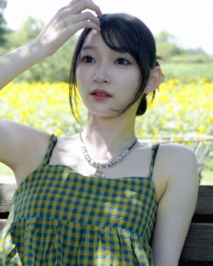 Karin Miyamoto Instagram - ♡

☀️🎐

#夏
#ベンチ
#この時39度 
#暑い
#宮本佳林