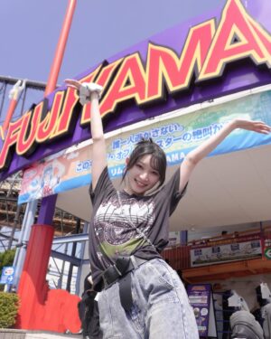 Karin Miyamoto Instagram - ♡

富士急のジェットコースターは
一年に1回以上乗りたいです🧚‍♀️

#富士急
#ジェットコースター
#ええじゃないか
#FUJIYAMA
#高飛車
#みんなはどれが好き
