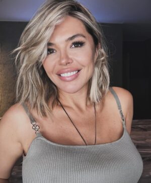 Karina Zvereva Instagram - Обожаю своей великолепный блонд от #БарановскаяЛена 🤩 Мне же идёт ?