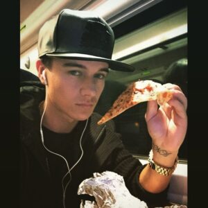 Karl Hughes Instagram - Pizza = life