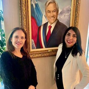 Karla Rubilar Instagram - Gracias @manepinera por recibirme y conversar sobre el futuro, lealtades, cariños y sueños hacia adelante. Tienes la inteligencia de tu padre y la empatía maravillosa de tu madre. Tu papi nos guía a ambas desde el cielo para escoger el mejor camino. Eres un bálsamo 🥰