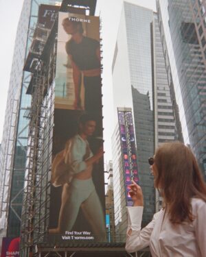 Karlie Kloss Kushner Instagram - Made it to Times Square!! @thornehealth