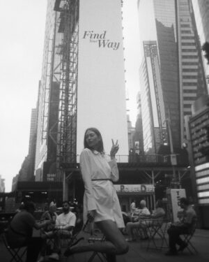 Karlie Kloss Kushner Instagram - Made it to Times Square!! @thornehealth