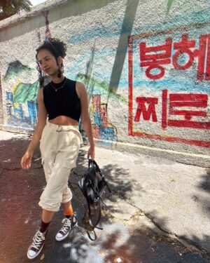 Karol Alves Instagram - 봉헤찌로 você é sempre tão divertidôoôo ✨🍲🇰🇷
(comi sorvete de peixinho, gritei com o park são joão, descobri que não sou tan fuerte, encontrei minha professora de coreano perfeita, me perdi nas opções, me achei nas opções, comi muita comida gostosa no @choyee.sp e tirei foto com a mãe das armys)
