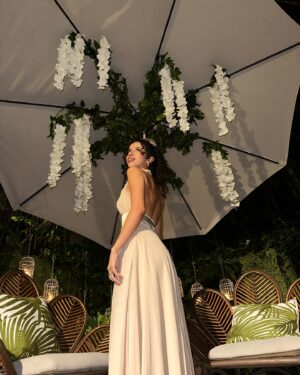 Karol Alves Instagram - isn't it just so pretty to think... 🤍