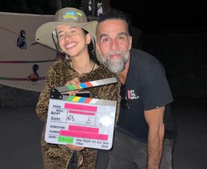 Karol Alves Instagram - Uma Aventura no Zoológico já tá no top3 Brasil, o 10° filme da minha carreira!!! E só poderia vir (e veio) de forma muito especial, esse filme é diferente de todos e guardo com muito carinho tudo que vivi e aprendi durante as filmagens! Elenco, direção, roteiro e toda a equipe técnica afinadíssimos, o set mais pacífico da história hahahahah e o resultado não poderia ser outro além de um filme lindo onde o maior responsável pelo sucesso é o amor de TODOS nesse barco! Muito obrigada time, amo vocês 🫶🏼 CORRE PRA GENTE IR PRO TOP1!!!!!