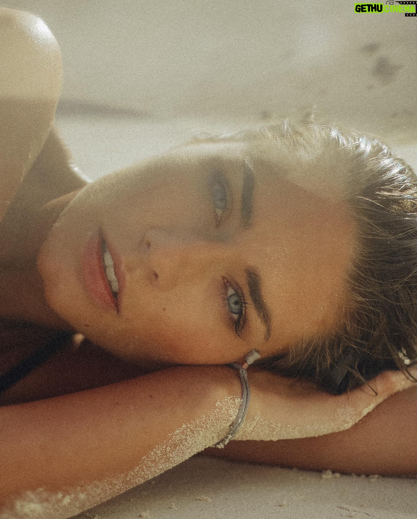 Karolína Kokešová - 3.7K Likes - Beach vibes by @acitalic @mareksybal ✨🌴🙏 aneb co vzniklo při 30min focení, a to je začátek 🤩 #beachvibes #mexico