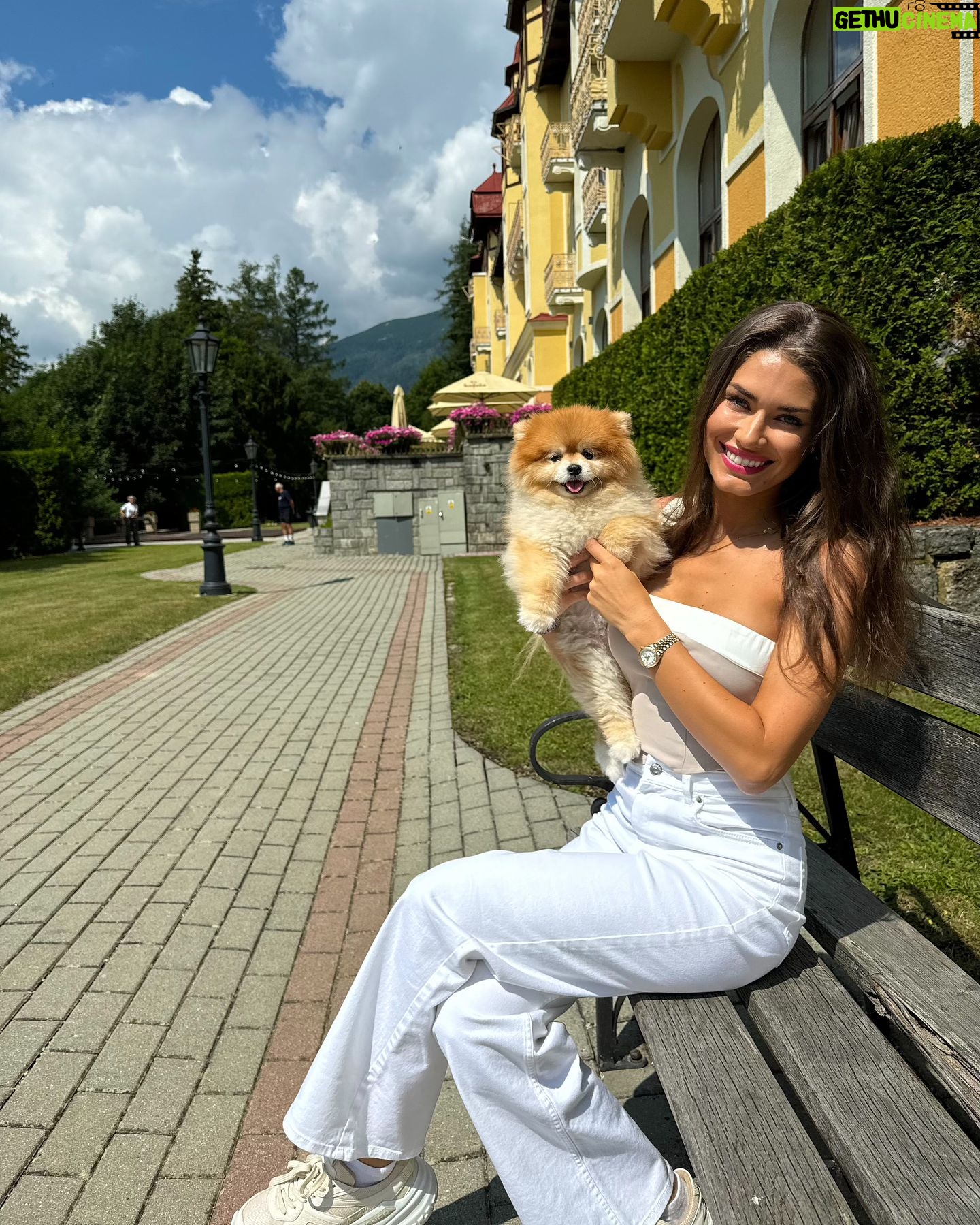 Karolína Kokešová - 1.4K Likes - SOUTĚŽ o pobyt v @grandhotel_praha pro 2 osoby v pokoji classic na 2 noci se snídaní, vstupem do wellness a lanovkami/vodními parky. Využít lze od 1.9.2024 do 20.12.2024.
Podmínky soutěže:
1. SLEDUJ @grandhotel_praha @vysoketatry_horyzazitkov @kokinecka
2. Označ v komentáři s kým by jsi vyrazila a proč
Hodně štěstí! 😘⛰️
#vysoketatry #mountains #soutez