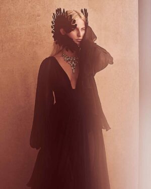 Karolína Kurková Instagram - Delicate fabrics and dusty hues at Amangiri... 

photos: @damianfoxe