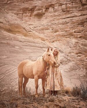Karolína Kurková Instagram - Delicate fabrics and dusty hues at Amangiri... 

photos: @damianfoxe