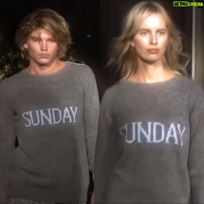 Karolína Kurková - 2.9K Likes - Easy like a Sunday morning... #sundayfunday