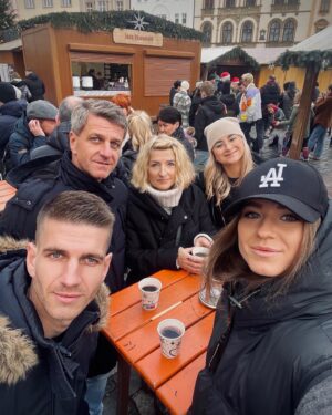 Karolína Muchová Instagram - HAPPY HOLIDAYS