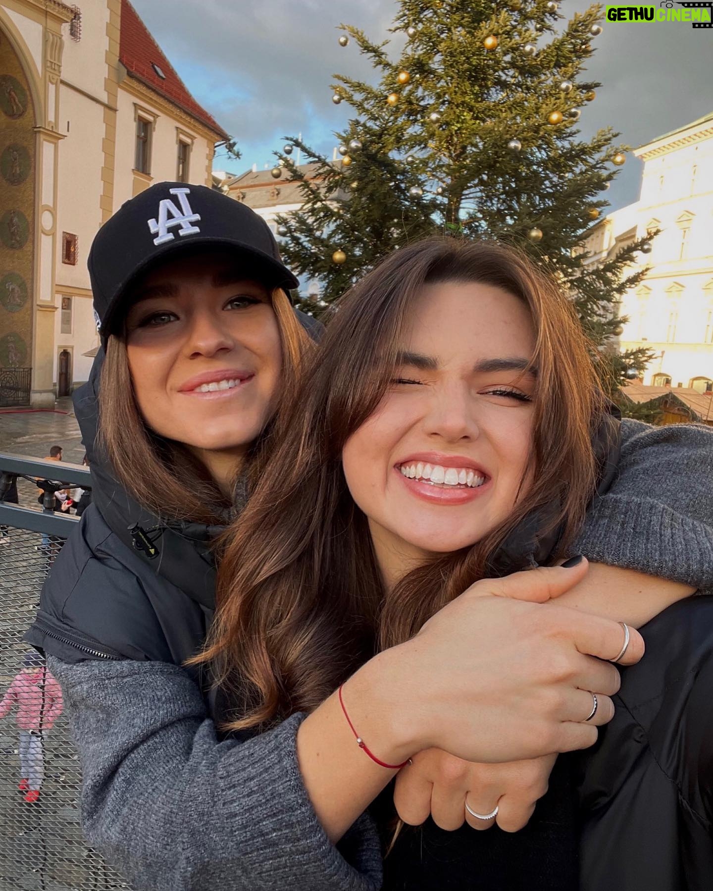 Karolína Muchová - 7.4K Likes - HAPPY HOLIDAYS