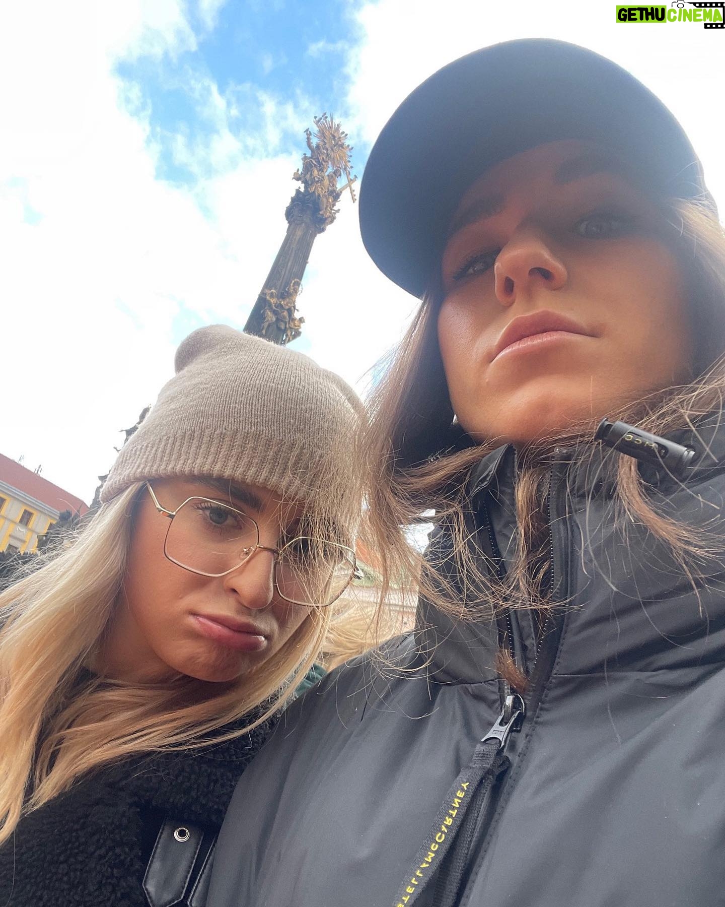 Karolína Muchová - 7.4K Likes - HAPPY HOLIDAYS