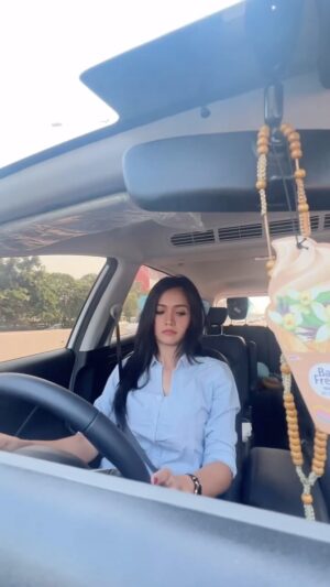 Kartika Berliana Instagram - Umur berapapun gak ada batasan buat bikin hidup kamu lebih aktif, seimbang dalam kerjaan ibadah dan circle, juga selalu kumpul sama support system kamu🤍☝🏻