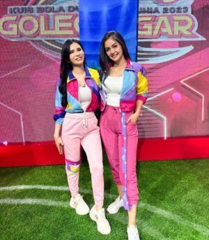 Kartika Berliana Instagram - Sometimes He is blessing you, with a supportive friend and circles🥳