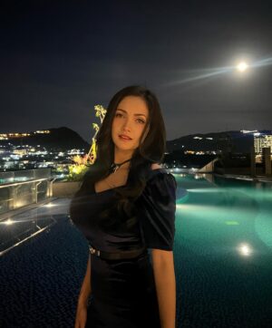 Kartika Berliana Instagram - 🖤